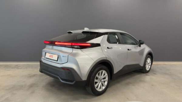 Гибридный кроссовер C-HR