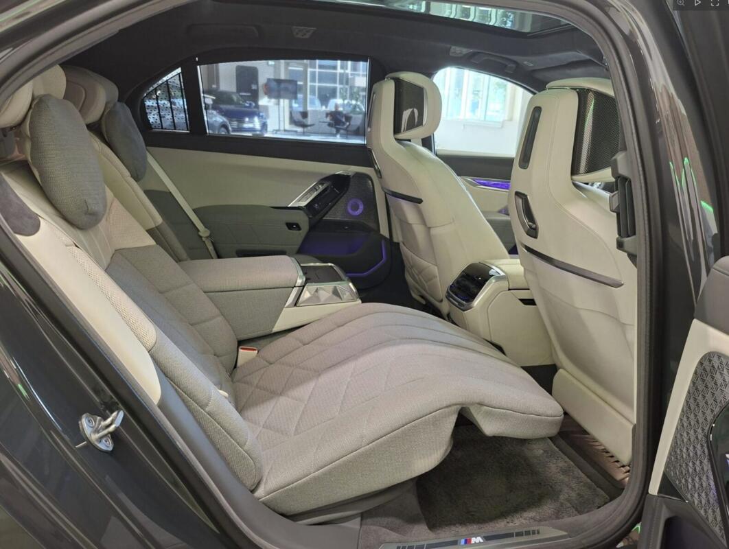 i7 xDrive 60 M-Sport Individual automobilio nuoma