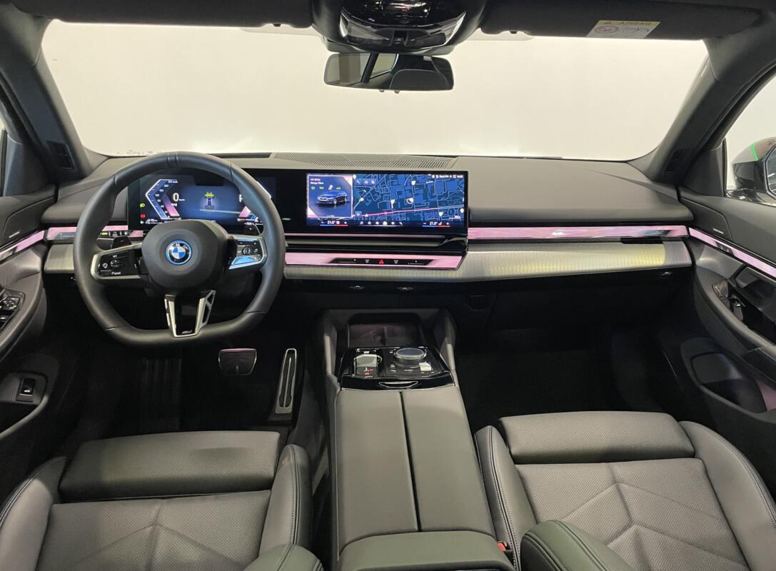530 e Xdrive Touring Plug-in automobilio nuoma